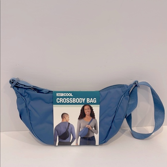 32° Cool Unisex Blue Crossbody‎ Bag Bum Bag NWT - Picture 1 of 3